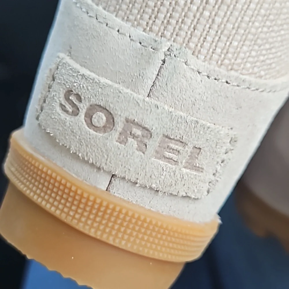Sorel barely worn